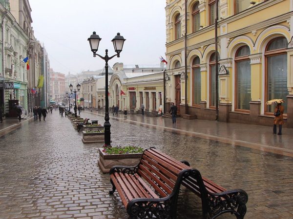 Кузнецкий мост — одна из самых живописных и исторически значимых достопримечательностей Москвы