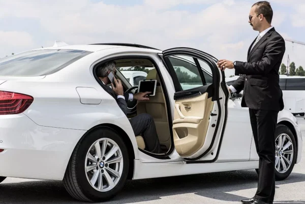 Комфорт и уверенность в пути: преимущества аренды транспорта с водителем